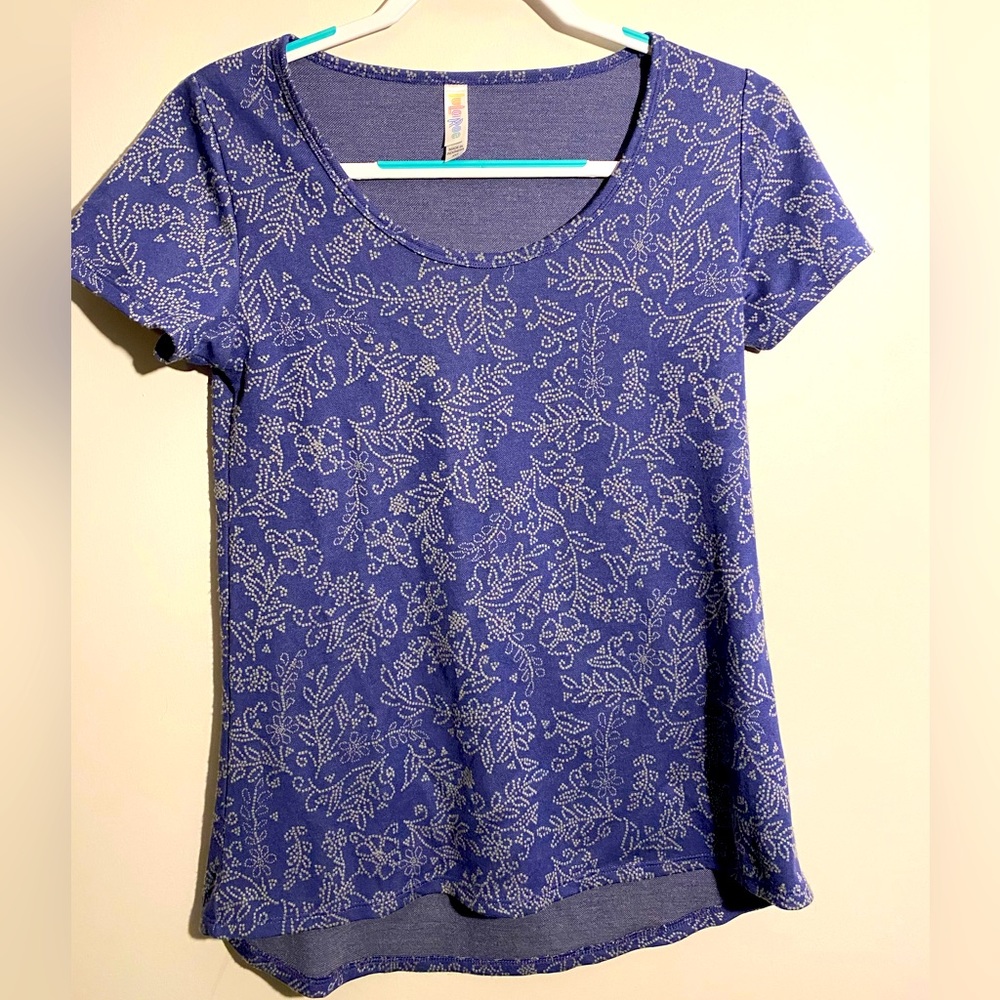 Detailed Lula Roe T-shirt (I think a perfect tee)